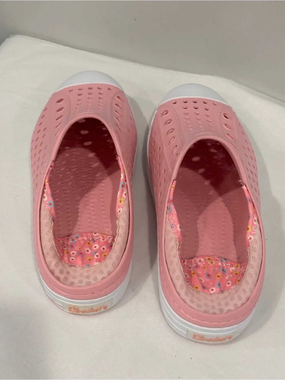 Skechers soft pink